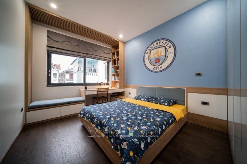 Mẫu nội thất phòng ngủ bé trai này được thi công hoàn thiện chất lượng cao với giường ngủ gỗ công nghiệp hiện đại đầu giường bọc đệm, bàn học liền giá sách...tại biệt thự 4 tầng ở Nghệ An