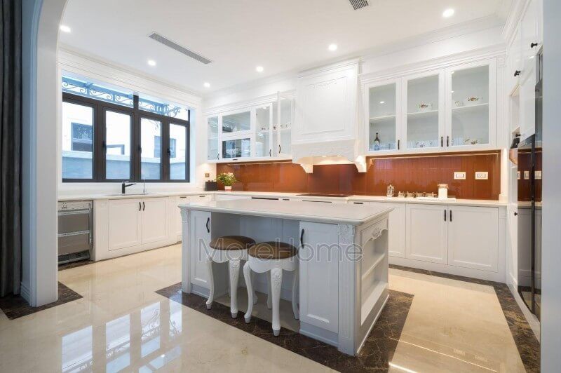 Nếu quý khách đang cần tìm công ty thi công và sản xuất nội thất phòng bếp đẹp cho biệt thự tại vinhomes imperia Hải Phòng, quý khách có thể tham khảo công trình thi công hoàn thiện nội thất bếp tân cổ điển của Morehomes tại đây.